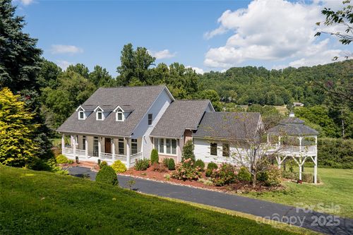 208 Parrish Farm Rd, Waynesville, NC, 28786-5179 | Card Image