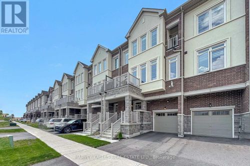 32 Mel Irving Drive, Bradford West Gwillimbury (Bradford), ON, L3Z4P1 | Card Image