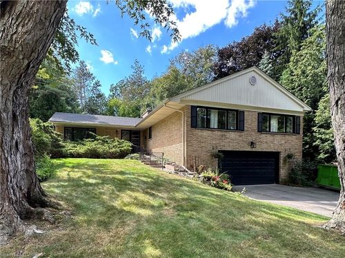 56 Mansfield Dr, Ancaster, ON, L9G1M5 | Card Image