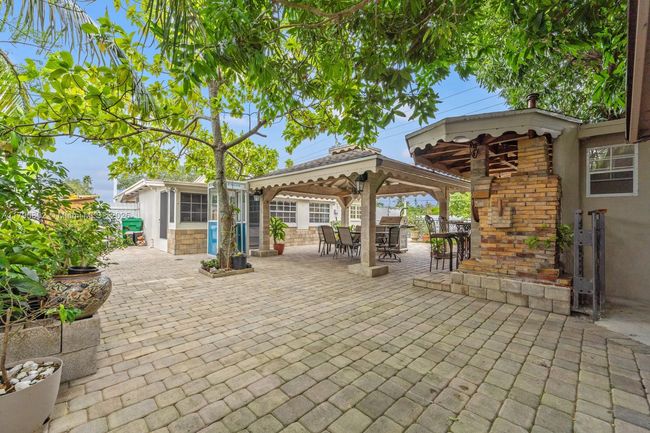 6800 Sw 26 Th St, House other with 2 bedrooms, 3 bathrooms and null parking in Miramar FL | Image 19