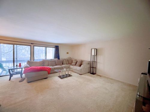 527 Oakbrook Cir, Flushing, MI, 48433-1706 | Card Image