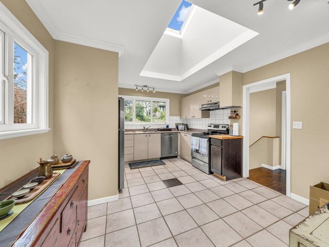 443 E 2 Nd Street, Home with 2 bedrooms, 1 bathrooms and 2 parking in North Vancouver BC | Image 13
