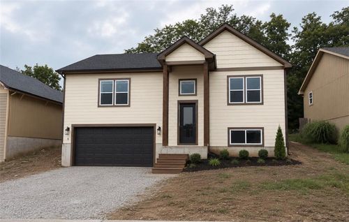 2032 W Springs Way, Excelsior Springs, MO, 64024-9304 | Card Image