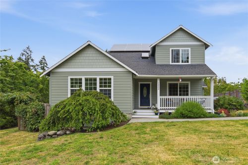 2484 Soundview Dr Ne, Bainbridge Island, WA, 98110-2353 | Card Image