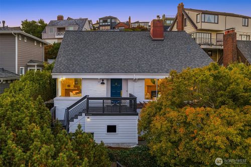 2439 36th Ave W, Seattle, WA, 98199-3703 | Card Image