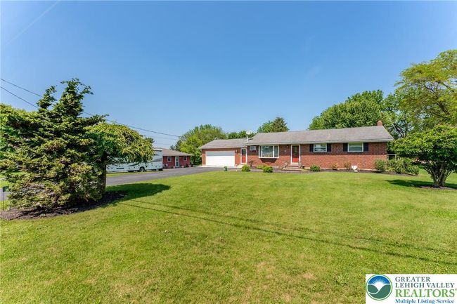 3324 Golf Course Rd, House other with 3 bedrooms, 2 bathrooms and null parking in Allentown PA | Image 4