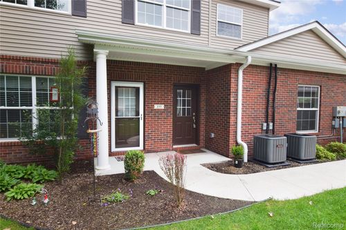 899 Watercress Ln, Fenton, MI, 48430-4175 | Card Image