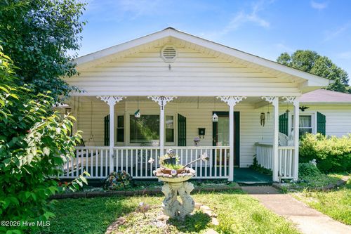 811 Queens St, Lenoir, NC, 28645-4816 | Card Image