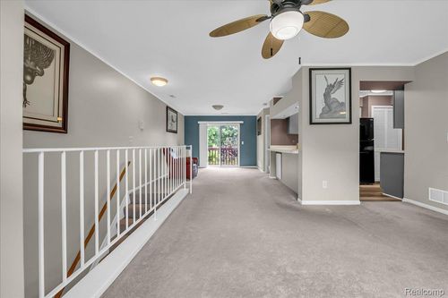 1574 Meadow Side Dr, Rochester Hills, MI, 48307-3081 | Card Image