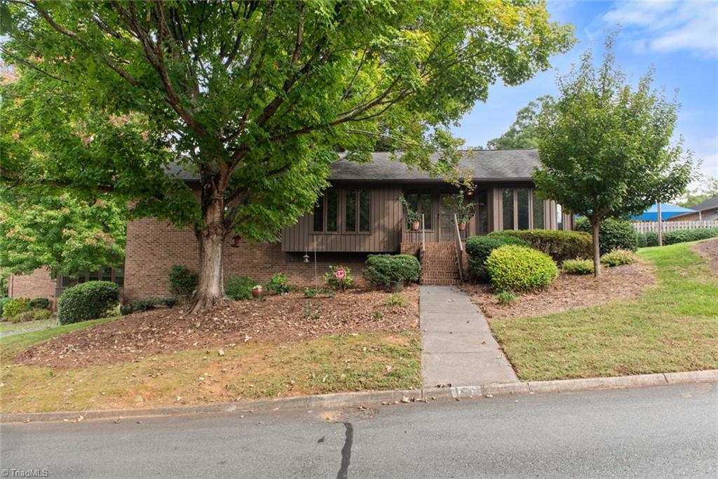 Breckindale Cir, Winston Salem, NC 27104