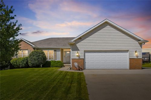 3340 Edgebrooke Dr, Marion, IA, 52302-6456 | Card Image