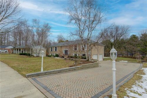 395 Warrington Dr, Waterloo, ON, N2L2P7 | Card Image