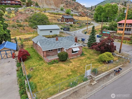 233 E Gibson Ave, Chelan, WA, 98816-9690 | Card Image