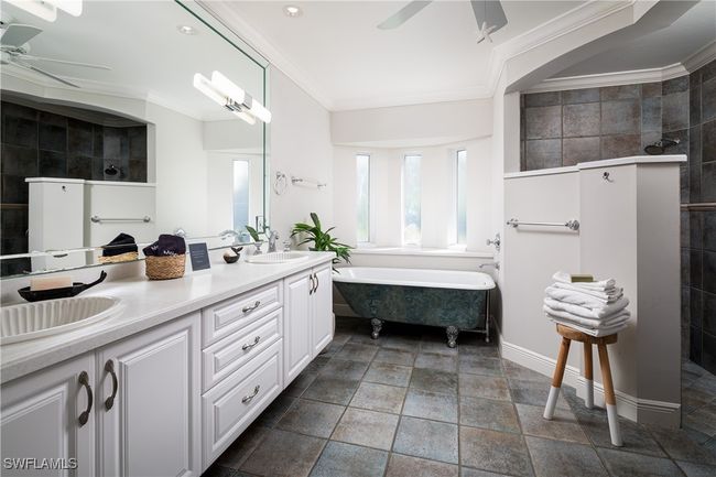 420 Palm Cir E, House other with 4 bedrooms, 4 bathrooms and null parking in Naples FL | Image 20
