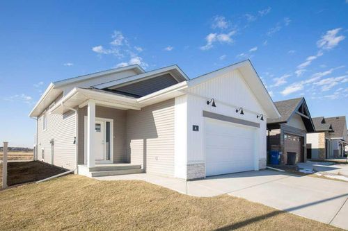 4 Emmett Cres, Red Deer, AB, T4P3G8 | Card Image
