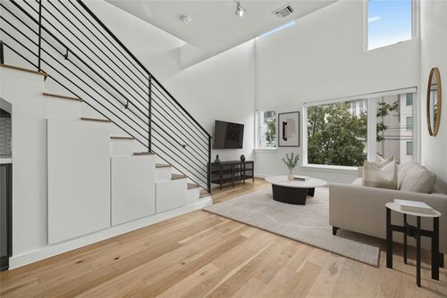 220-2002 E 7th St, Austin, TX, 78702-3589 | Card Image