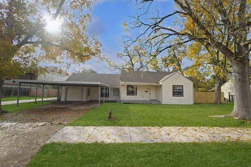 214 E 1st St, Deer Park, TX, 77536-2704 | Card Image