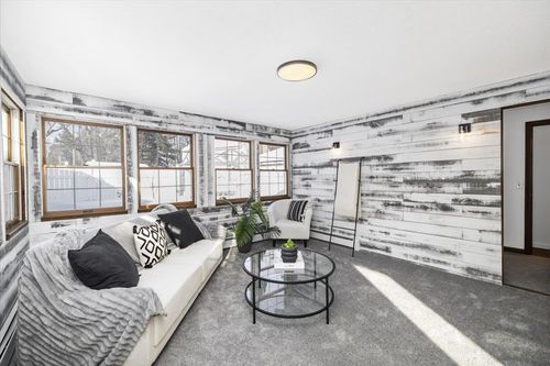 89 Summerside Ave, Manchester, NH, 03102-4929 | Card Image