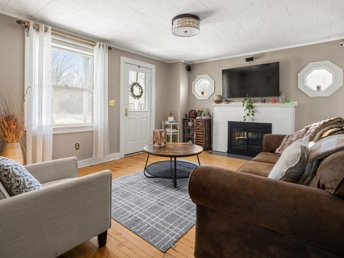 1016 Main Street, Colchester, VT, 05446 | Card Image