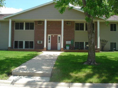 apt-3-725 S 9th St, Bird Island, MN, 55310-1182 | Card Image