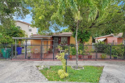 415 Flagami Blvd, Miami, FL, 33144-2517 | Card Image