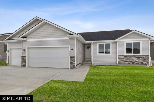 154 Ne Wildflower Drive, Pleasant Hill, IA, 50327 | Card Image