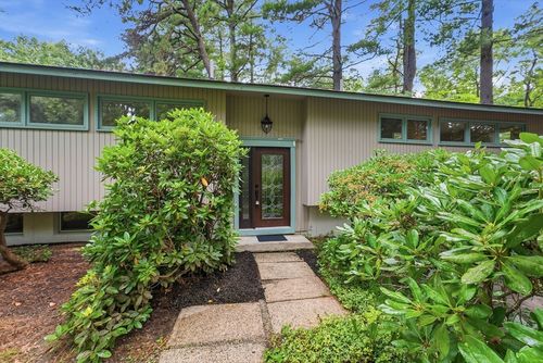 9 Flintlock Ln, Amherst, MA, 01002-2806 | Card Image