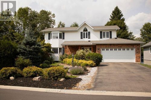 18 Heritage Crescent, Huntsville, ON, P1H1S9 | Card Image