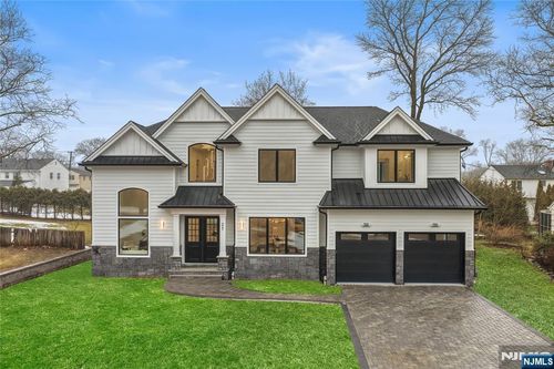 21 Manor Ct, Glen Rock, NJ, 07452-3107 | Card Image