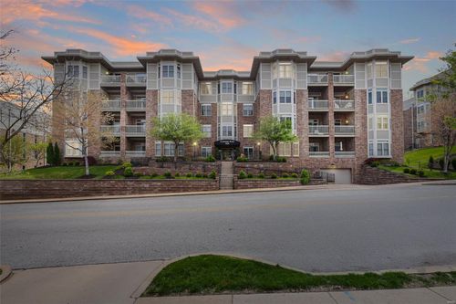 apt-105-520 N And South Rd, Saint Louis, MO, 63130-3826 | Card Image