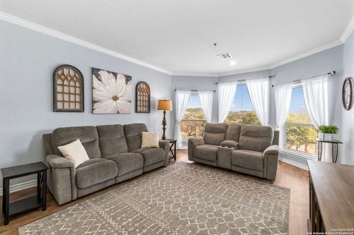 101-20 Tapatio Dr E, Boerne, TX, 78006-9433 | Card Image