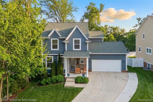 882 N Center St, Northville, MI, 48167-1103 | Card Image