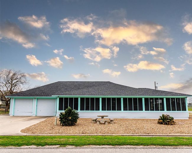 837 Wightman St, House other with 3 bedrooms, 3 bathrooms and 2 parking in Matagorda TX | Image 5