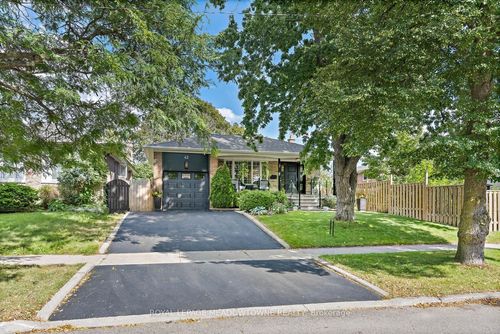 42 Oxenden Cres, Etobicoke, ON, M9C4H4 | Card Image