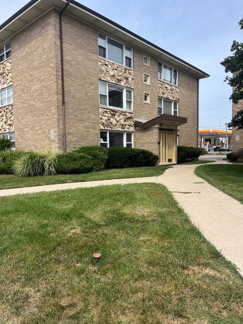 54-3182 W Meadow Lane Dr, Merrionette Park, IL, 60803-5872 | Card Image