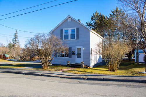 11 Milk Street, Fort Fairfield, ME, 04742 | Card Image