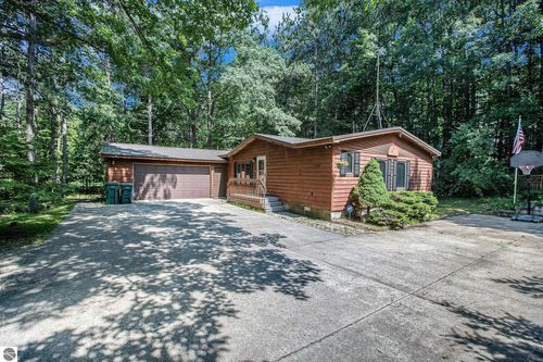 6313 Somerset Ln, Cadillac, MI, 49601-9599 | Card Image