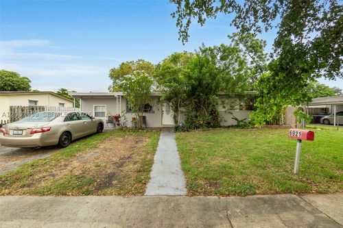 6921 Taylor St, Hollywood, FL, 33024-7455 | Card Image
