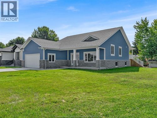 157 Gloucester Dr, Harrow, ON, N0R1G0 | Card Image