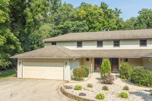 126 N Lapham Peak Rd, Delafield, WI, 53018-1936 | Card Image