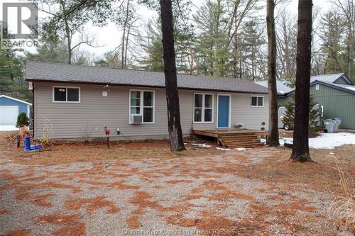 7675 Riverside Drive, Lambton Shores, ON, N0M2L0 | Card Image