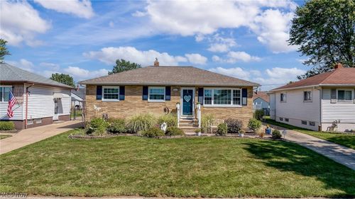 15474 Holland Rd, Brook Park, OH, 44142-3342 | Card Image