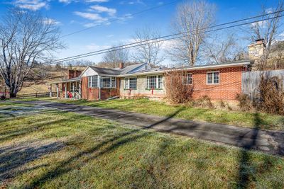 7707 S 71, House other with 4 bedrooms, 4 bathrooms and null parking in Castlewood VA | Image 2