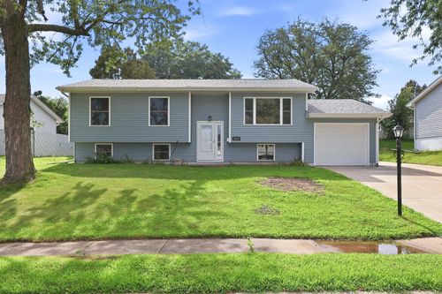5010 N Harrison St, Davenport, IA, 52806-3919 | Card Image