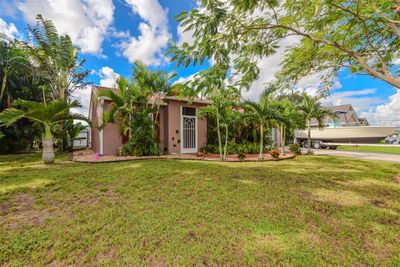 502 Sw Colleen Avenue, House other with 3 bedrooms, 2 bathrooms and null parking in Port Saint Lucie FL | Image 3