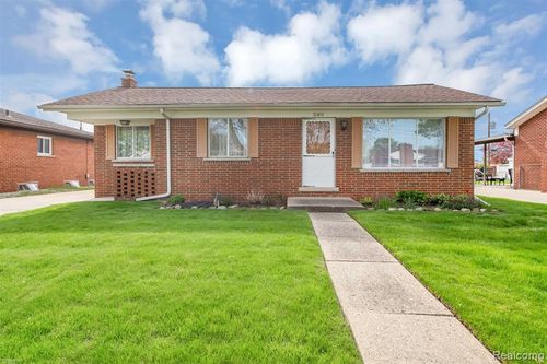 31451 Palomino Drive, Warren, MI, 48093 | Card Image