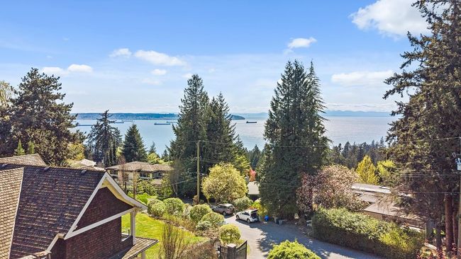 2665 Rosebery Avenue, House other with 4 bedrooms, 2 bathrooms and 2 parking in West Vancouver BC | Image 17