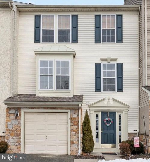 5 Creekside Dr, POTTSTOWN, PA, 19464-2983 | Card Image