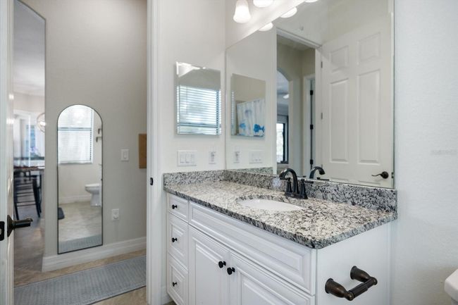Bathroom 2 | Image 32