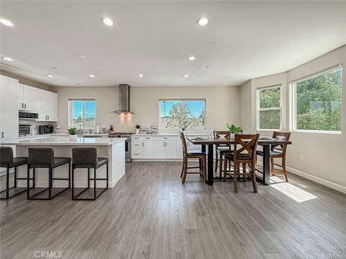 946 Warwick Ave, Thousand Oaks, CA, 91360-3620 | Card Image